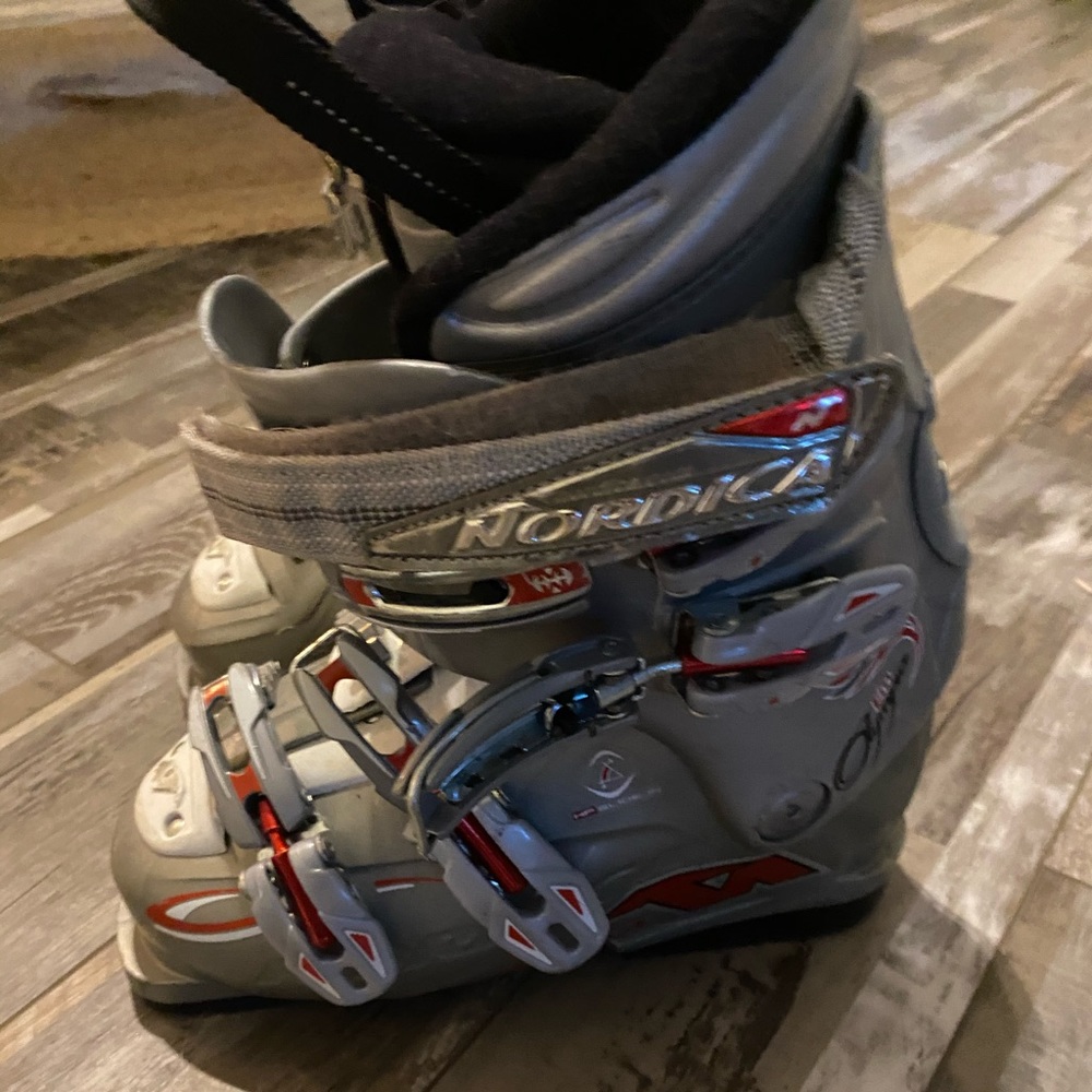 Nordic ski boots women’s 23.5